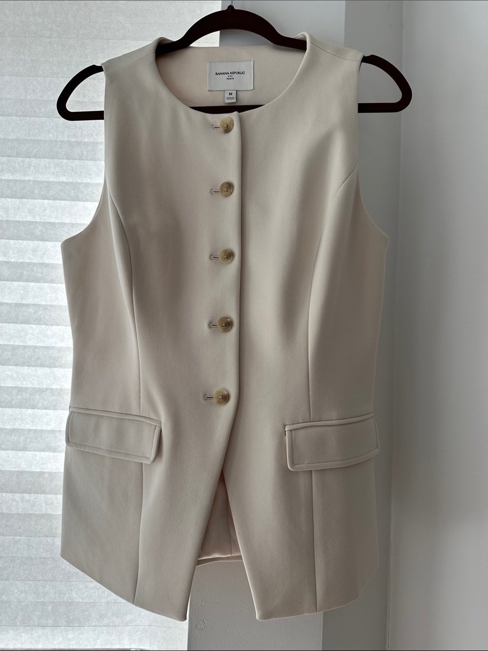 Women’s Banana Republic Ivory Sleeveless Button Vest